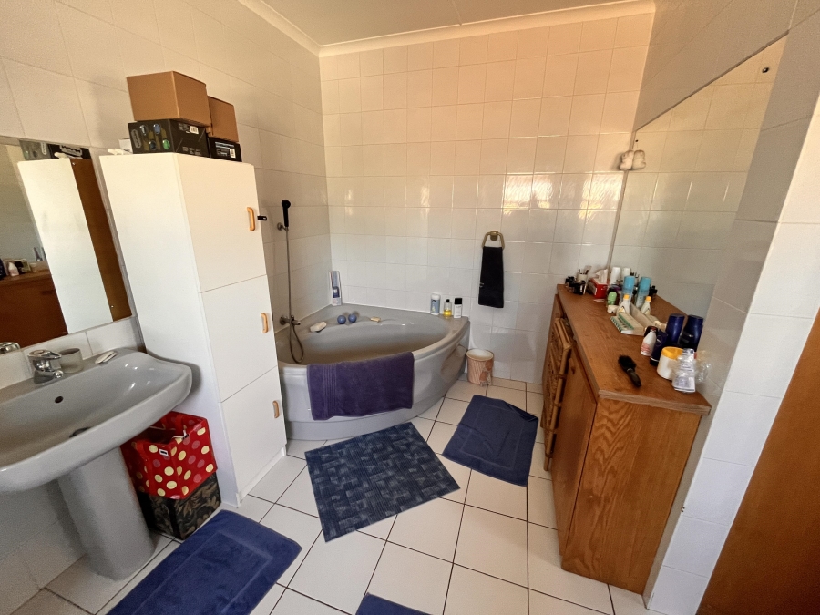 5 Bedroom Property for Sale in Lamberts Bay Western Cape